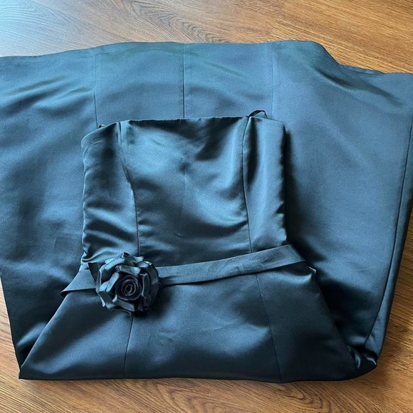 BCBG Maxazria Strapless Black Midi prom Dress with Rose Belt Formal Size 0 - Picture 2 of 5